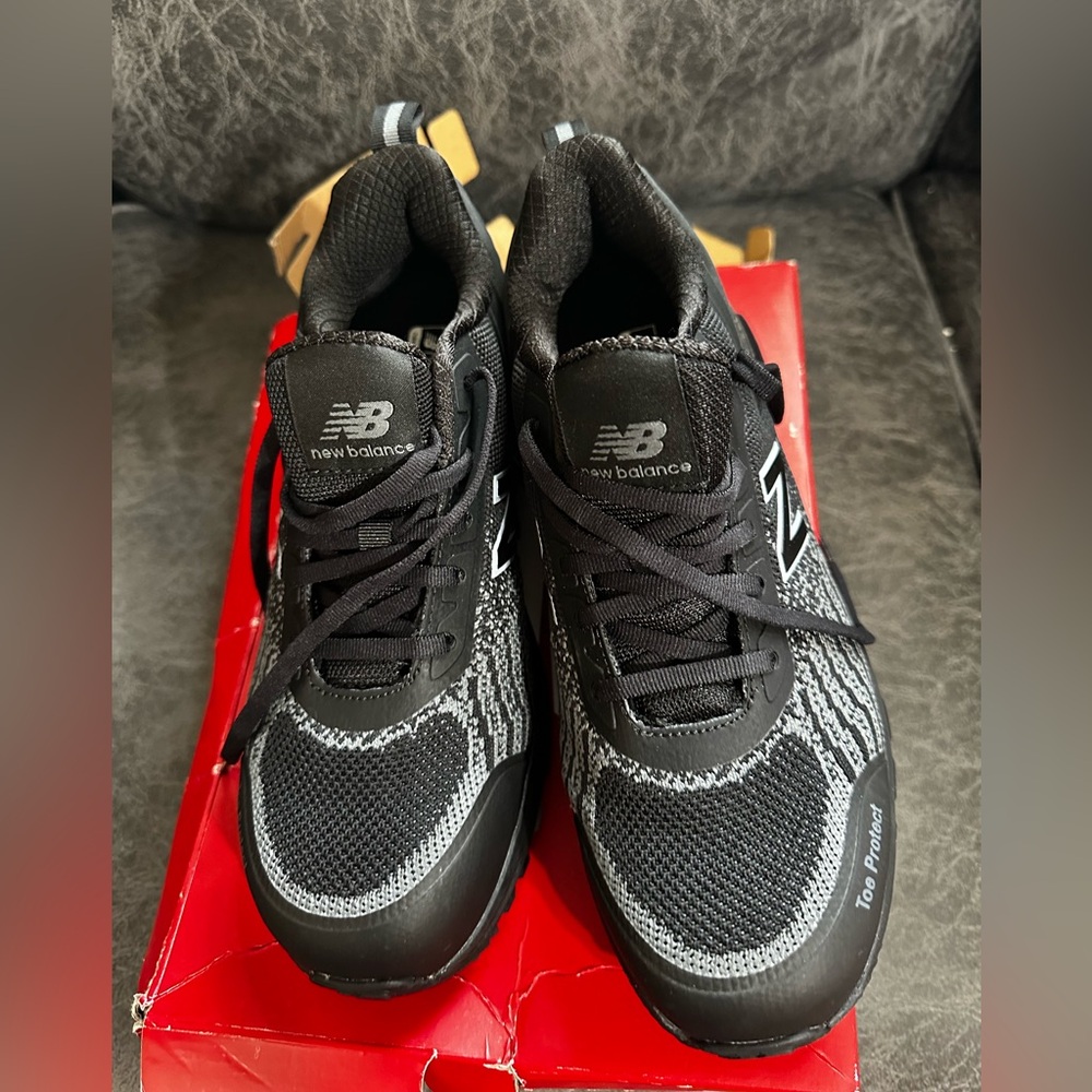 New Balance Black and Red Box